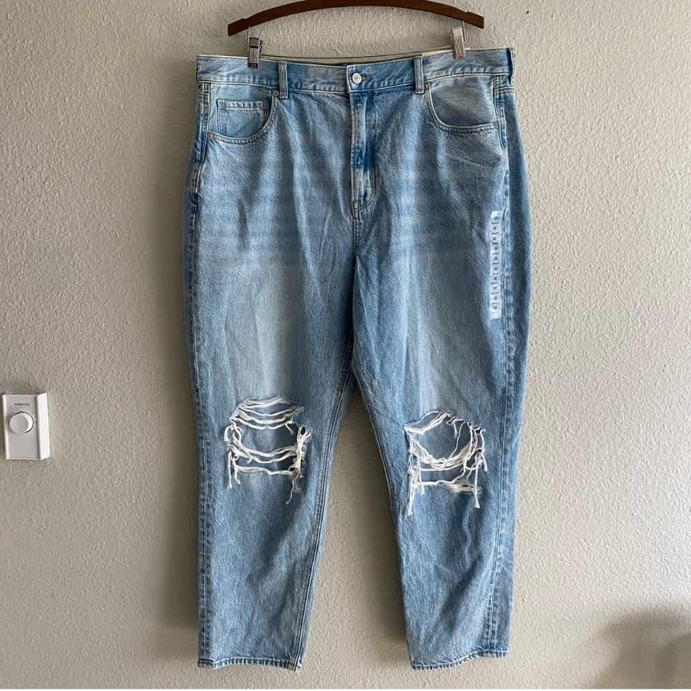 American Eagle high rise mom jean